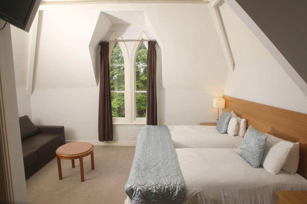 Cliff Lawn Hotel Лідс Екстер'єр фото