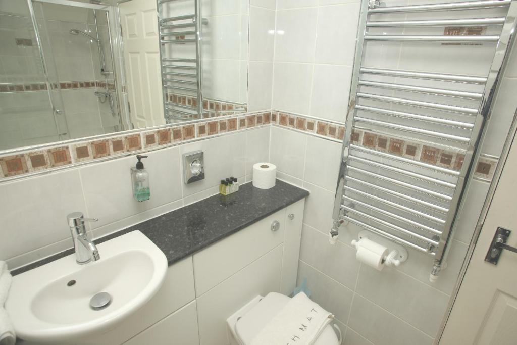 Cliff Lawn Hotel Лідс Номер фото