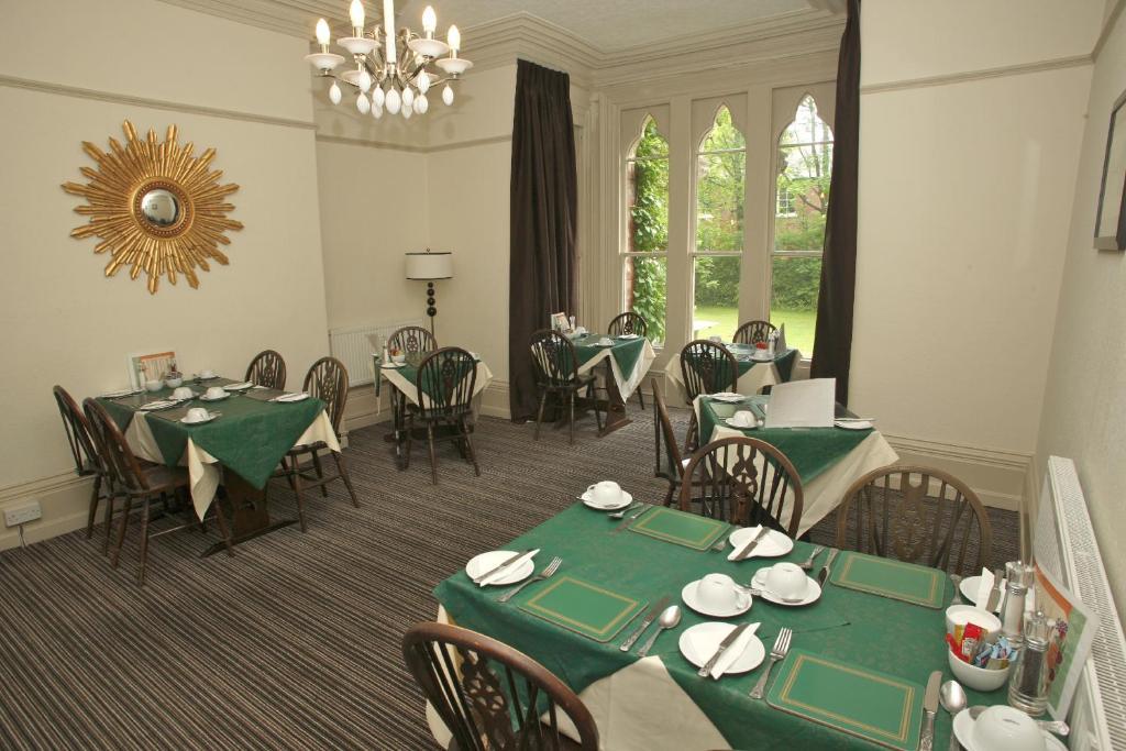 Cliff Lawn Hotel Лідс Екстер'єр фото